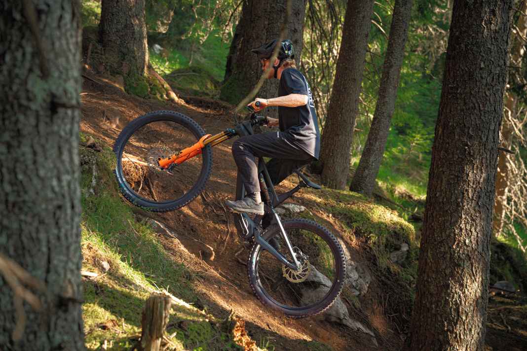 Thanks to the Avinox drive system, the former Ryvon light enduro bike has now been transformed into a powerful bike for uphill riding.