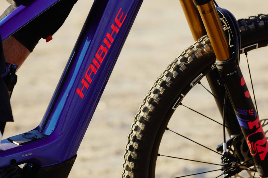 The fork on the Hybe 11 is a FOX 38 Factory, while the Hybe 9 is fitted with a Rockshox ZEB Select RC. Both offer 170 millimetres of travel.