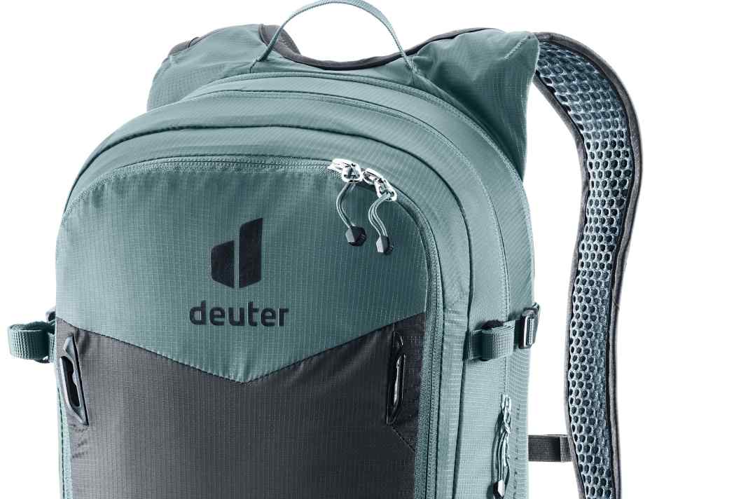 The Deuter Compact 14+3 is available in three colours: graphite-shale
