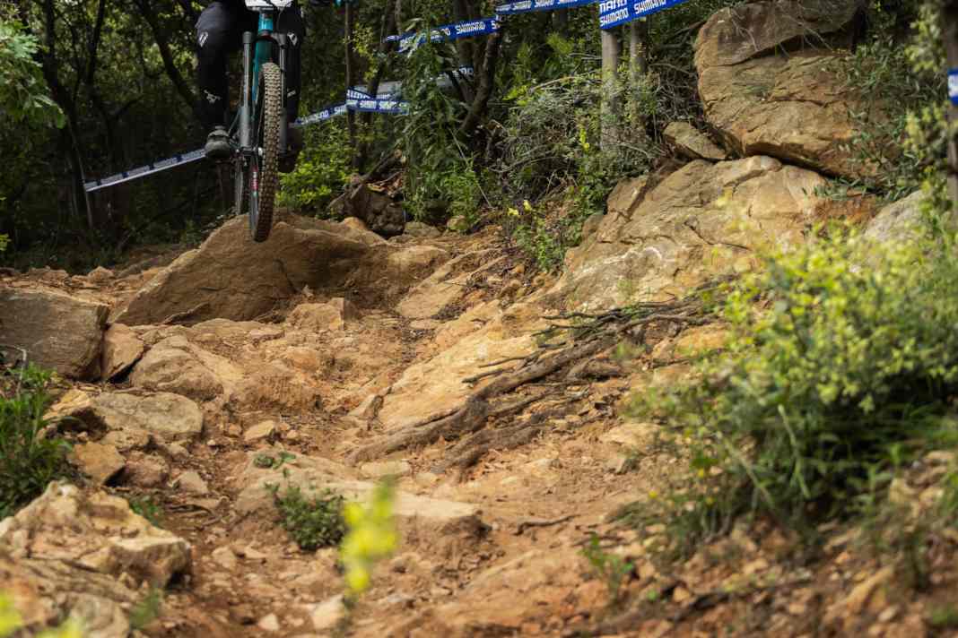 Selbst Kraftpaket Richie Rude mit über 90 Kilo scheint genügend Vertrauen in die Steifigkeit der neuen Podium zu haben.