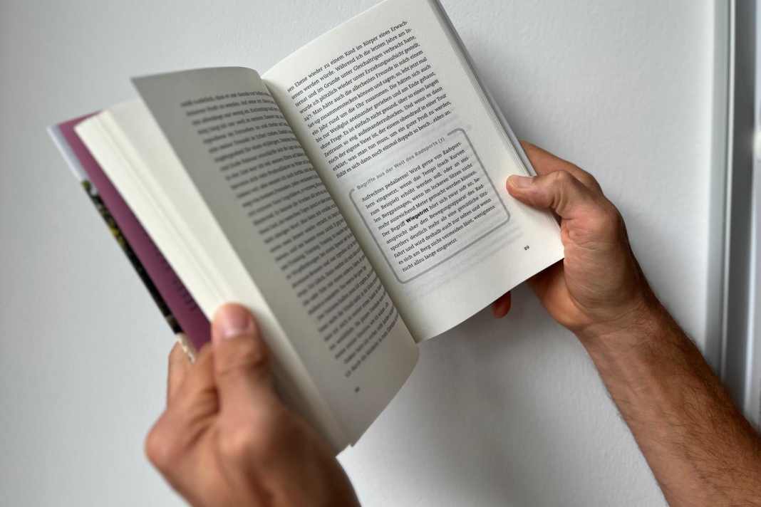 Leicht zu lesen, 220 Seiten, 4 Fotos, Preis: 24 €.