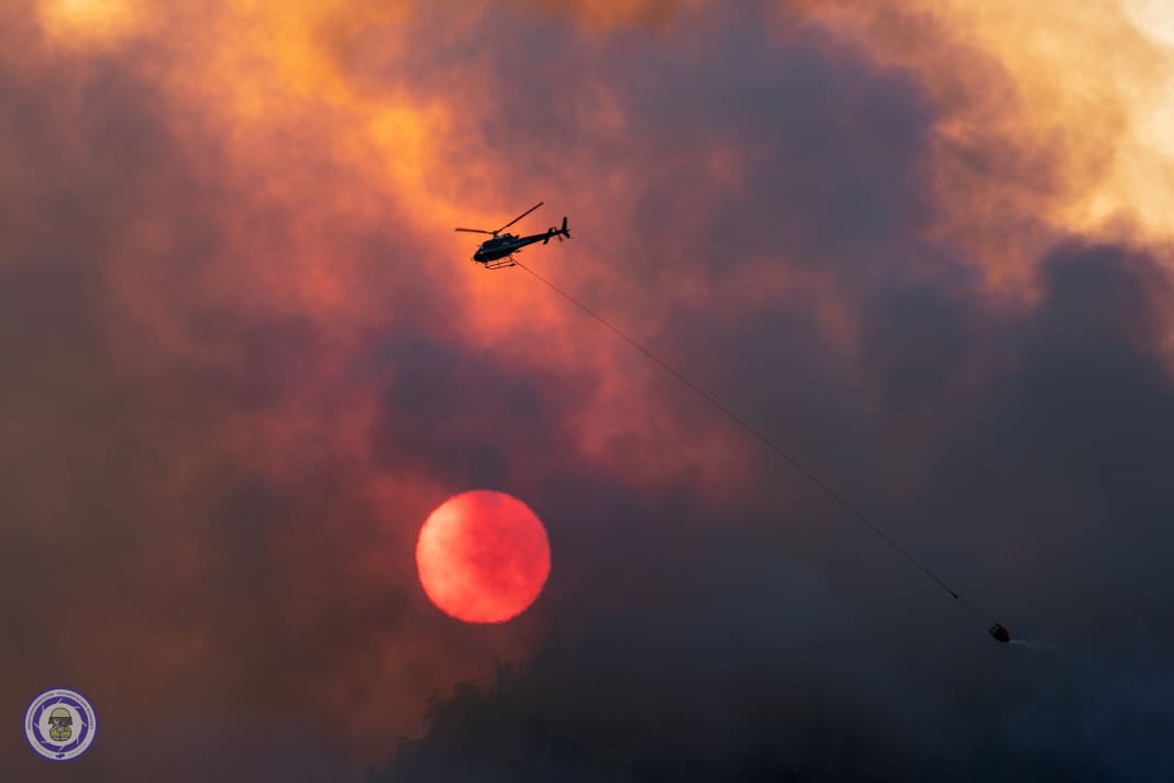 Two super missions within a month: 5 fire-fighting helicopters are once again busy for days on end in the Vinschgau Valley.