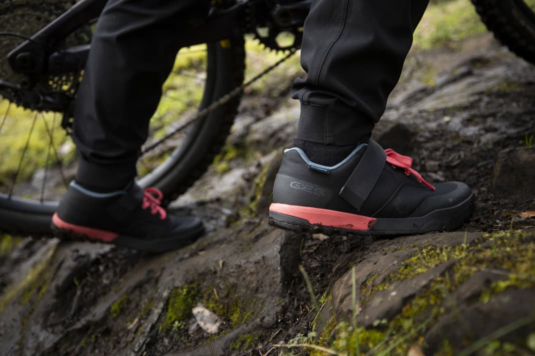 The GE500 is available in four colours. The Black/Denime combination is intended for women. It costs 119.95 euros.