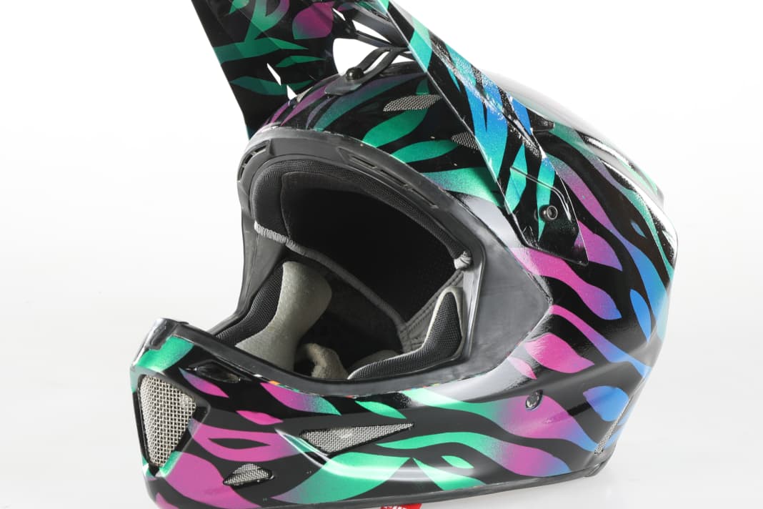 It's done: an old helmet becomes a work of art. It's a great feeling to shred the trails with a helmet in your favourite paint job.