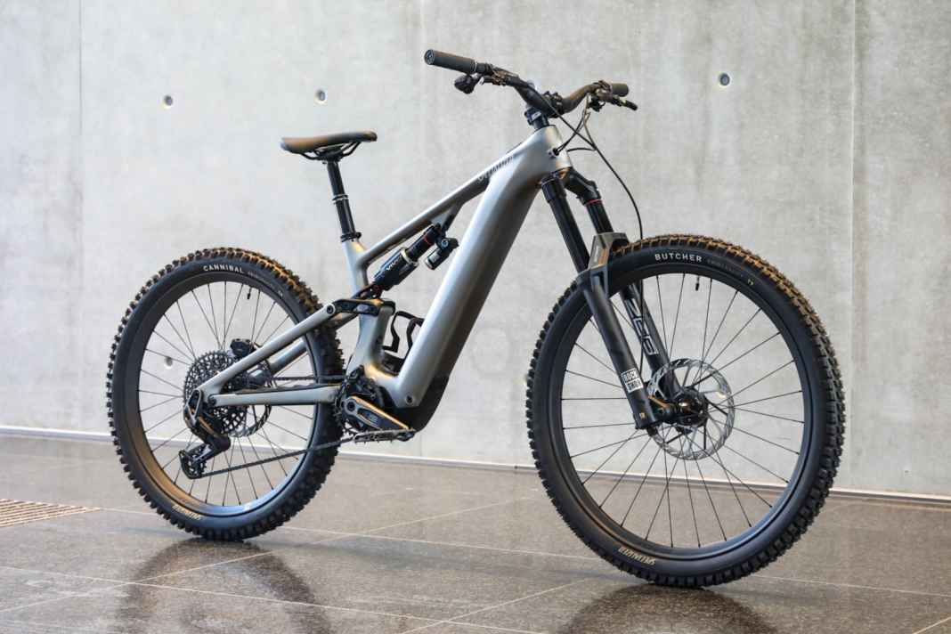 Power package: motor with a performance upgrade, powerful 180/170-millimetre suspension with Rock Shox Ultimate shock absorbers, progressive geometry: For €10,999, Specialised has launched the Turbo Levo Evo Pro, a top-of-the-range downhill machine.