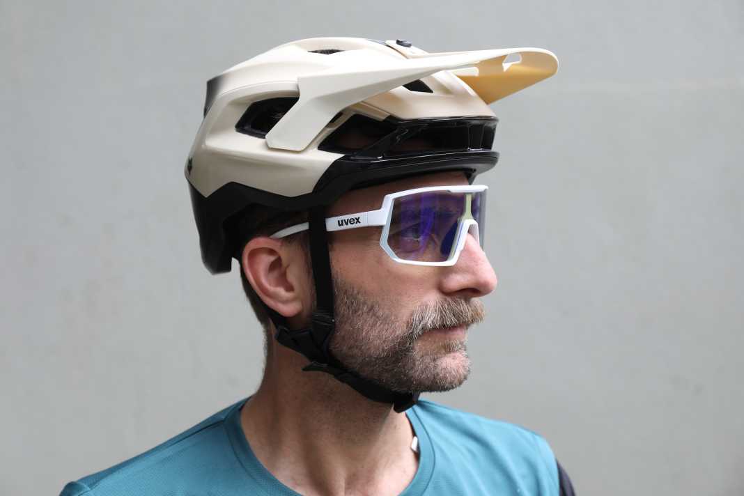 V für voll stylish? Nicht ganz: das Kürzel der Uvex Sportstyle 235 steht für Variotronic