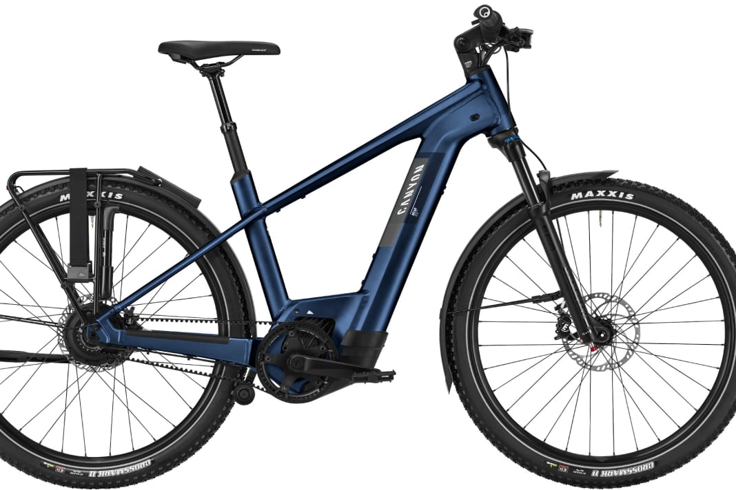 The Canyon Pathlite:ON SUV is available in the same colours and several equipment variants. Here is the SUV 7 in blue.