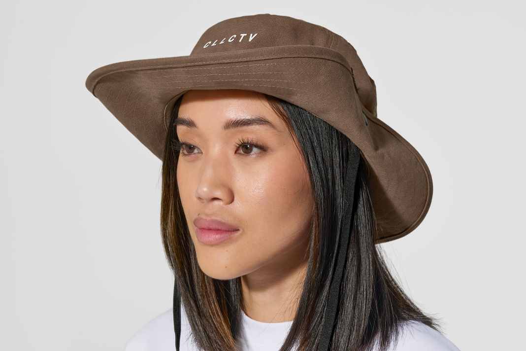 CLLCTV Core Bonnie Hat is the name of the hat in the new collection. Made from 100% brushed cotton, the model is available in black and beige.