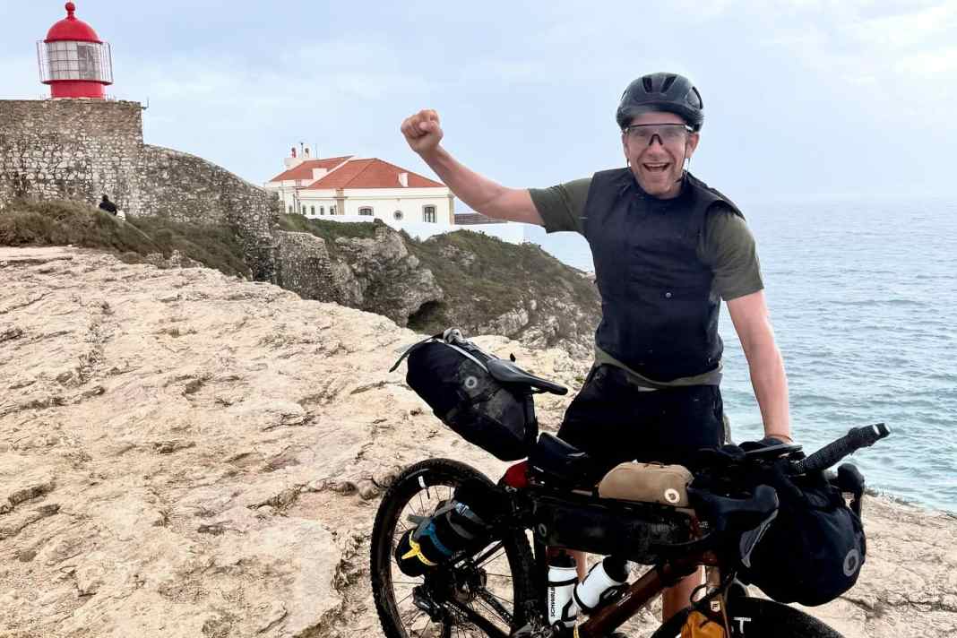 Made it! Markus Weinberg reaches Cabo de Sao Vicente after exactly 7 weeks.