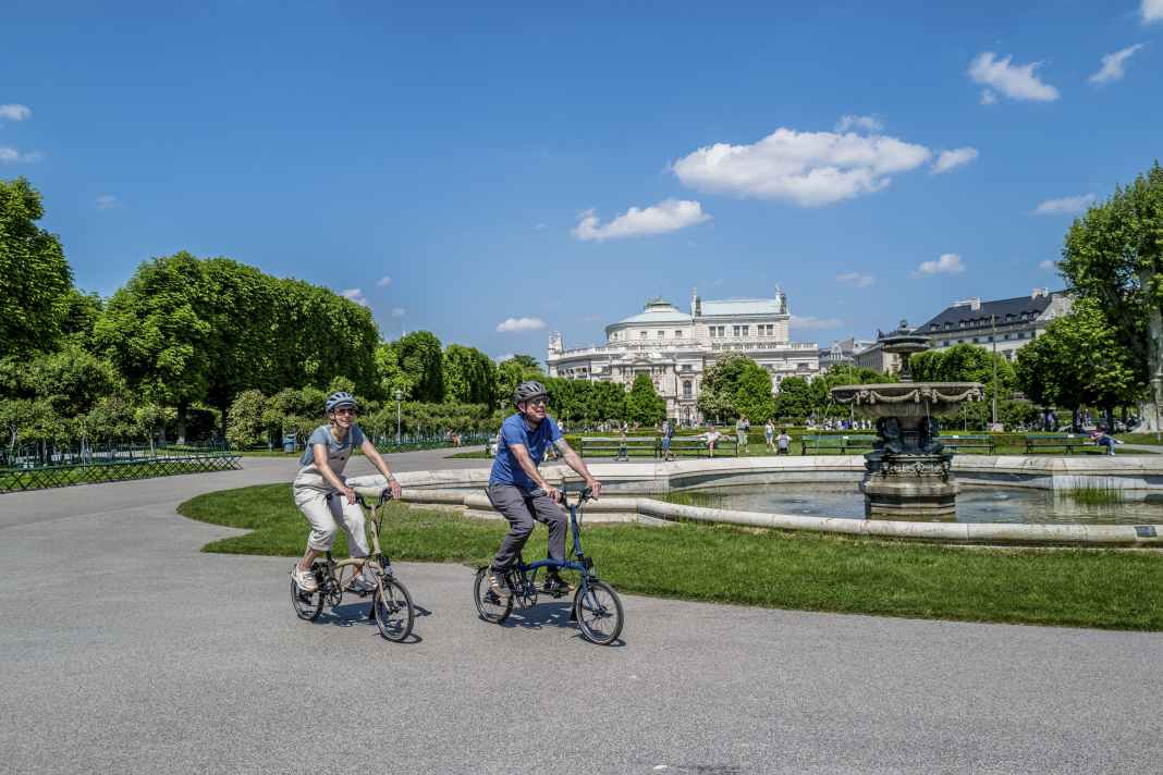 The Volksgarten is located on the Ringstrasse and is laid out in the French Baroque style or in the form of an English park.