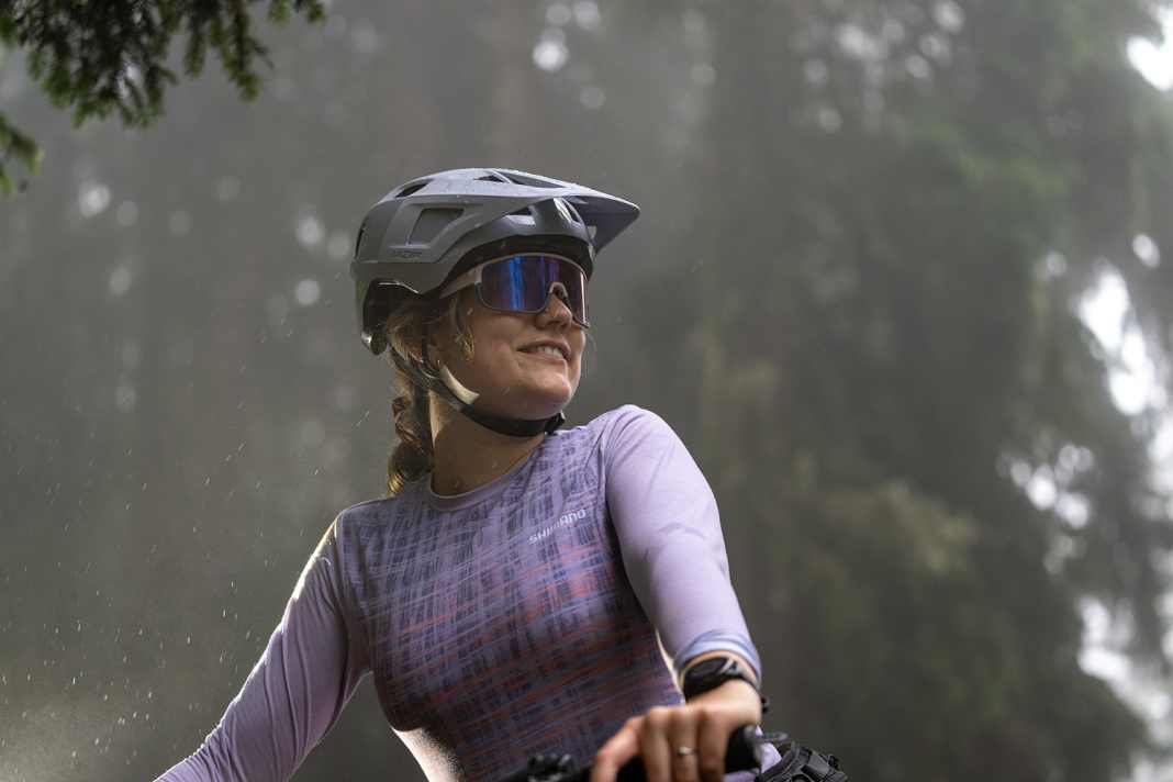 New MTB jerseys for women and men are available for spring and summer.