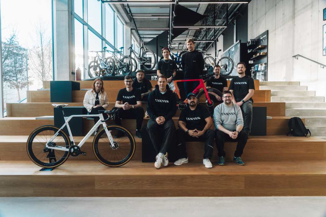 Football world champion goes bike industry. Manuel Neuer with Canyon crew in the concept store in Munich.