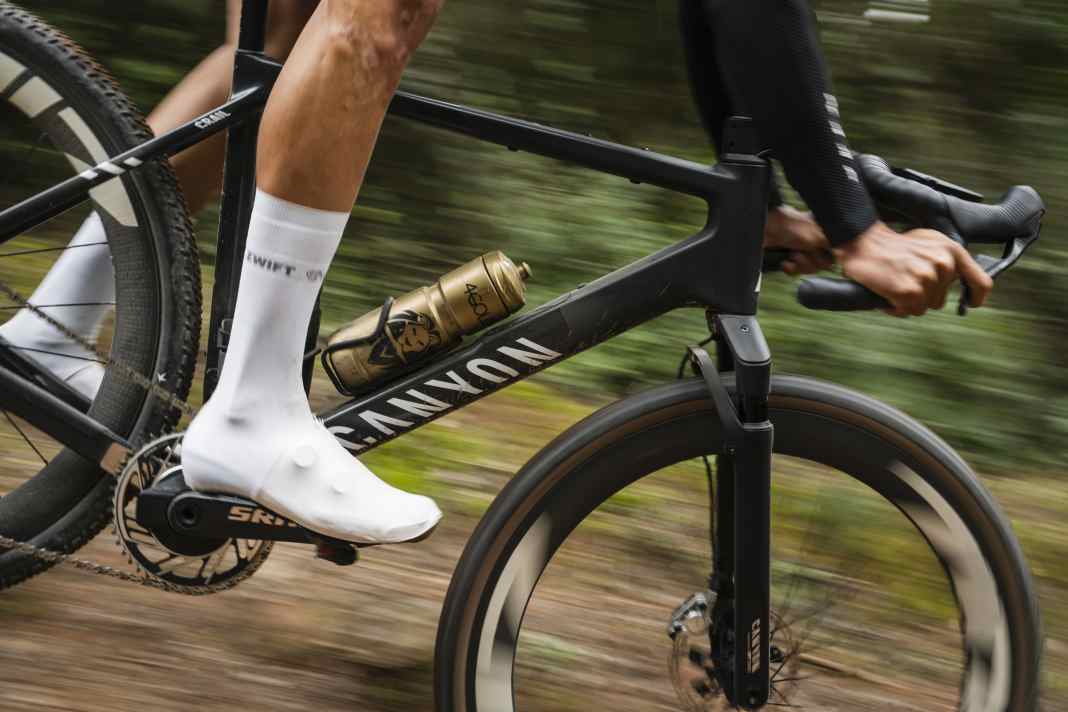 The suspension fork from Canyon and DT Swiss was recently spotted on the TRAKA