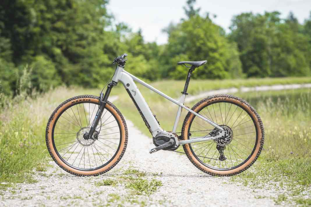 Für nur 1799 Euro ist das Lidl Crivit eines der günstigsten E-Hardtails auf dem Markt.