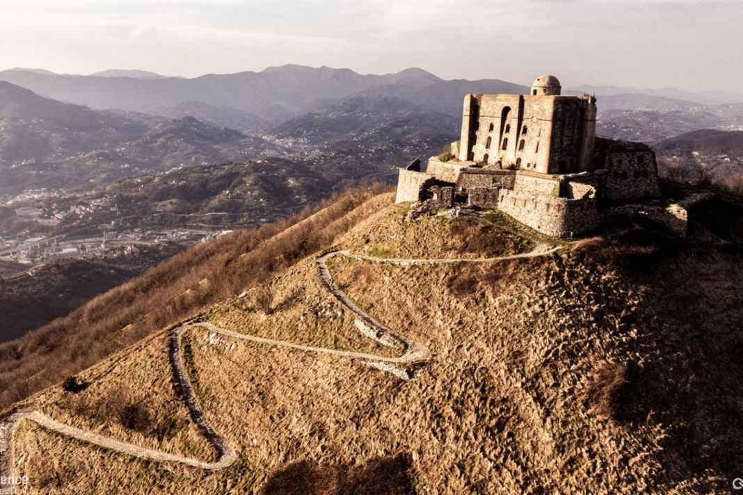 Das Forte Diamante ist eine von mehreren Festungen über Genua, die sich per Panorama-Trail miteinander verbinden lassen.