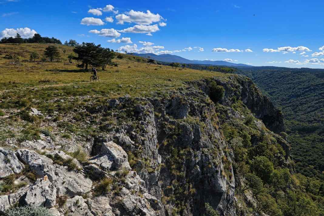 The new Enduro Transalp from Ride Alpine Trails also leads through Slovenia's attractions.