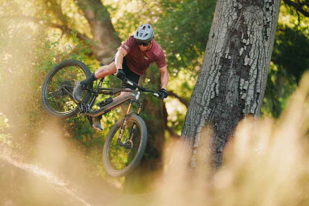 Leicht genug zum fliegen: Das neue Canyon Lux Trail will zum waschechten Trailbike aufgestiegen sein.