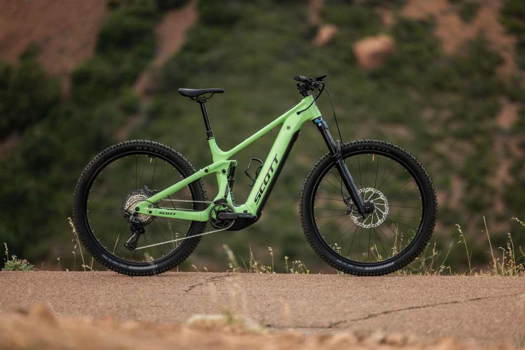 Das Scott Strike kommt mit 150 mm Federweg und 29er-Laufrädern.