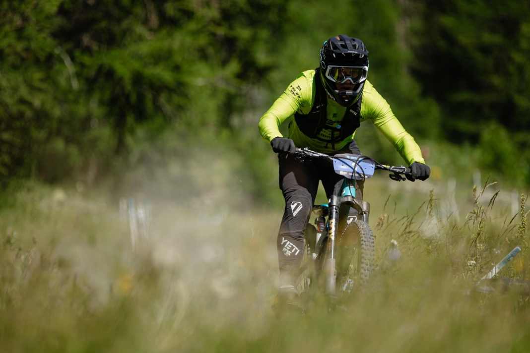 Sławomir Łukasik (Yeti/Fox Factory) not only won the race in La Thuile - the legendary enduro venue in the Aosta Valley - but also secured the overall elite title of the UCI Enduro World Cup Series ahead of time. And he did so with a lead of just five hundredths of a second!