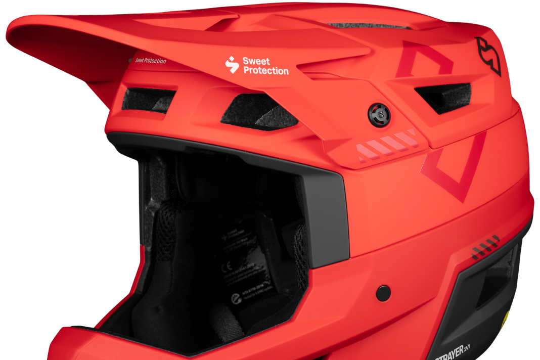 Die Enduro-Variante Strayer 2Vi Mips mit extra großen Belüftungs-Schlitzen an der Seite. Preis: 349 Euro.