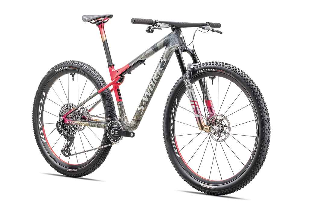 50 years of Specialized - that's worth a strictly limited collection with 2 bikes and 2 helmets.