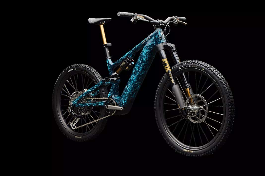 There's still a gap in your garage between the classic car, the Bugatti and the Learjet: the Specialized S-Works Turbo Levo 4 LTD fits perfectly into this gap.