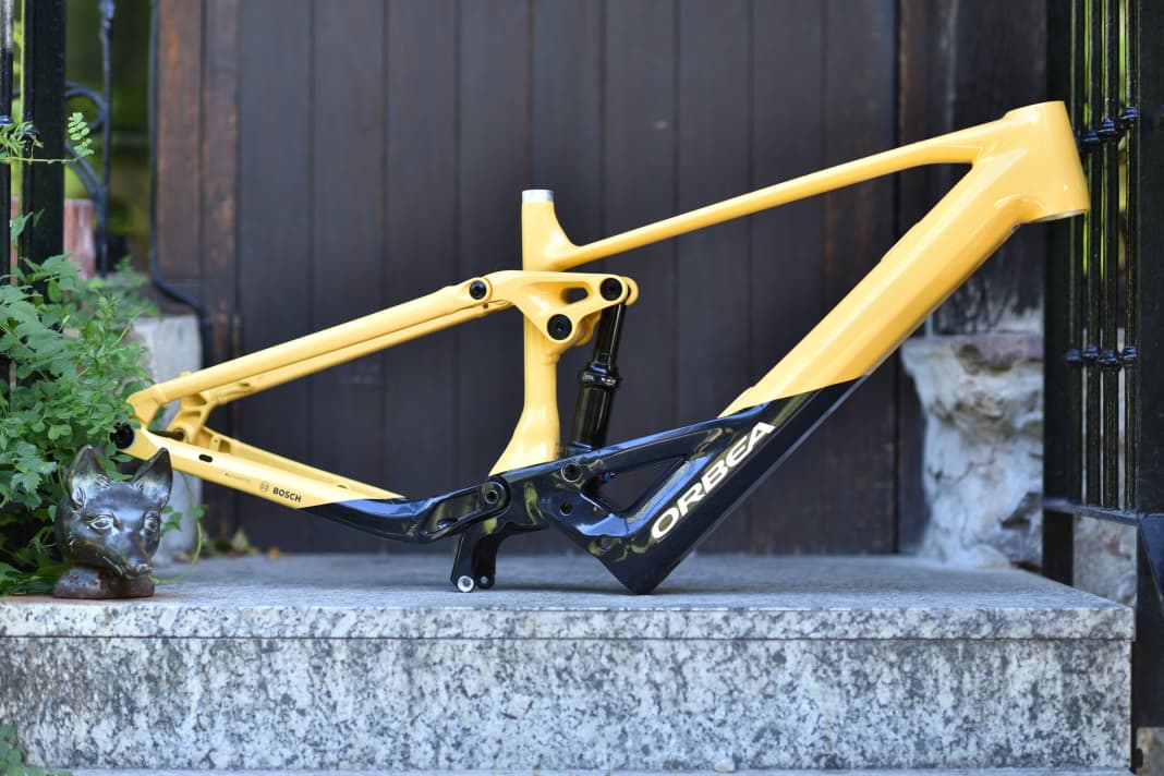 With its polished weld seams, the aluminium frame looks very similar to the carbon model.