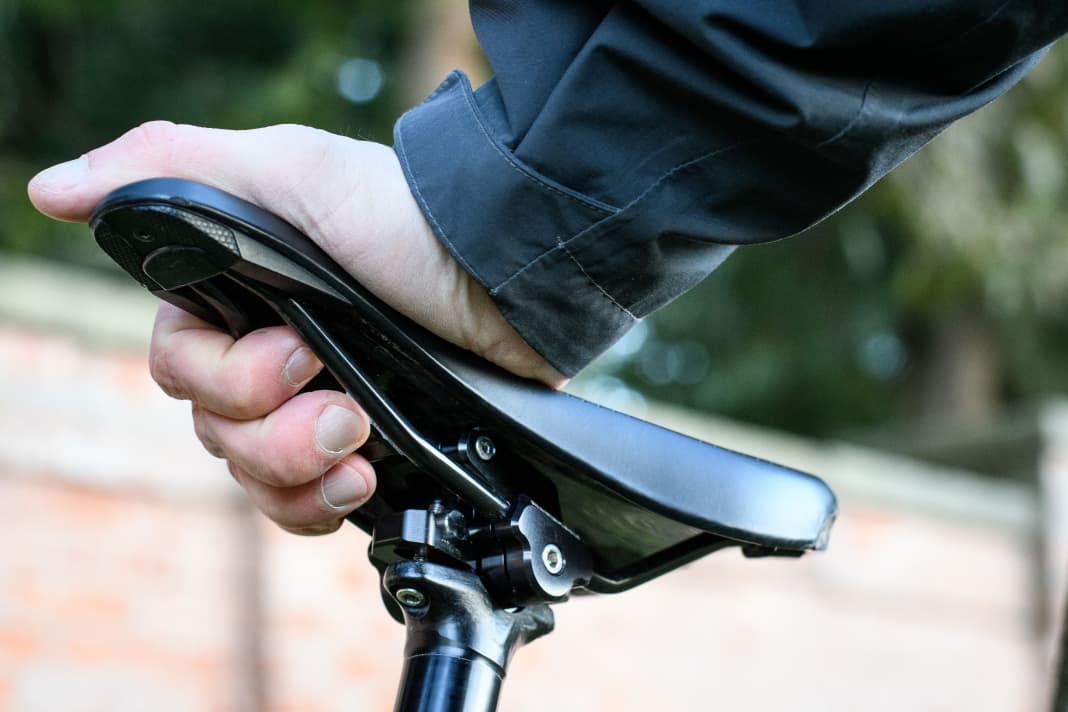 The angle of the saddle can be quickly adjusted with Aenomaly's Switchgrade.