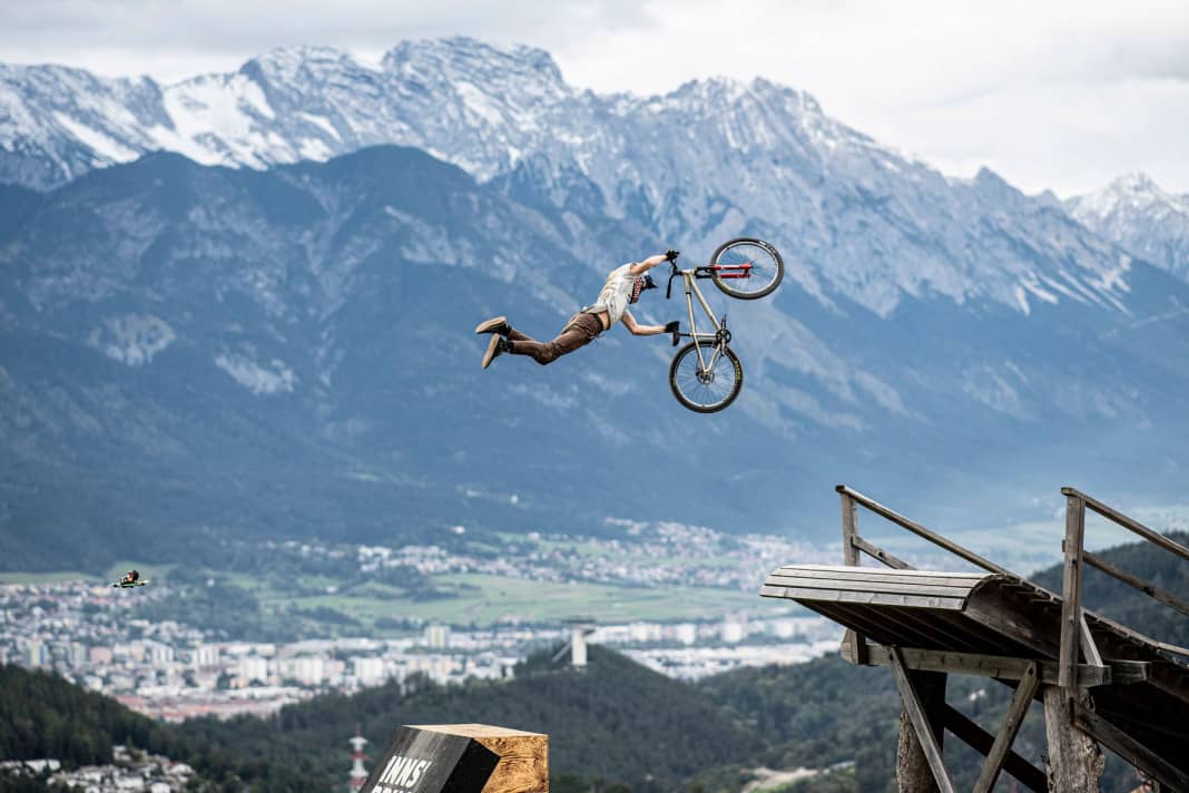Thomas Genon flies at the Crankworx in Innsbruck 2020 