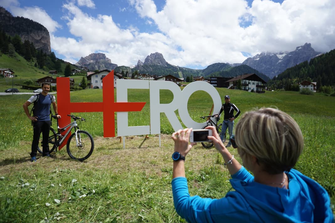 Der Sella Ronda Hero ist mehr als nur ein Marathon: Er ist ein Lebensgefühl und eine Marke. Der ganze Ort Wolkenstein präsentiert sich als Hero-Gemeinde.