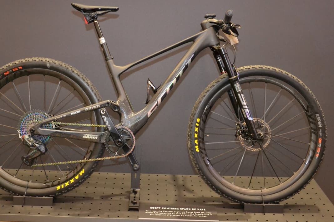 Nino Schurter's Spark World Cup has some custom details...