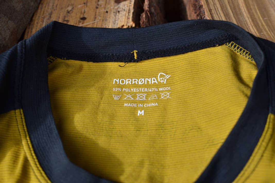 53% polyester and 47% (merino) wool ensure a comfortable fit.