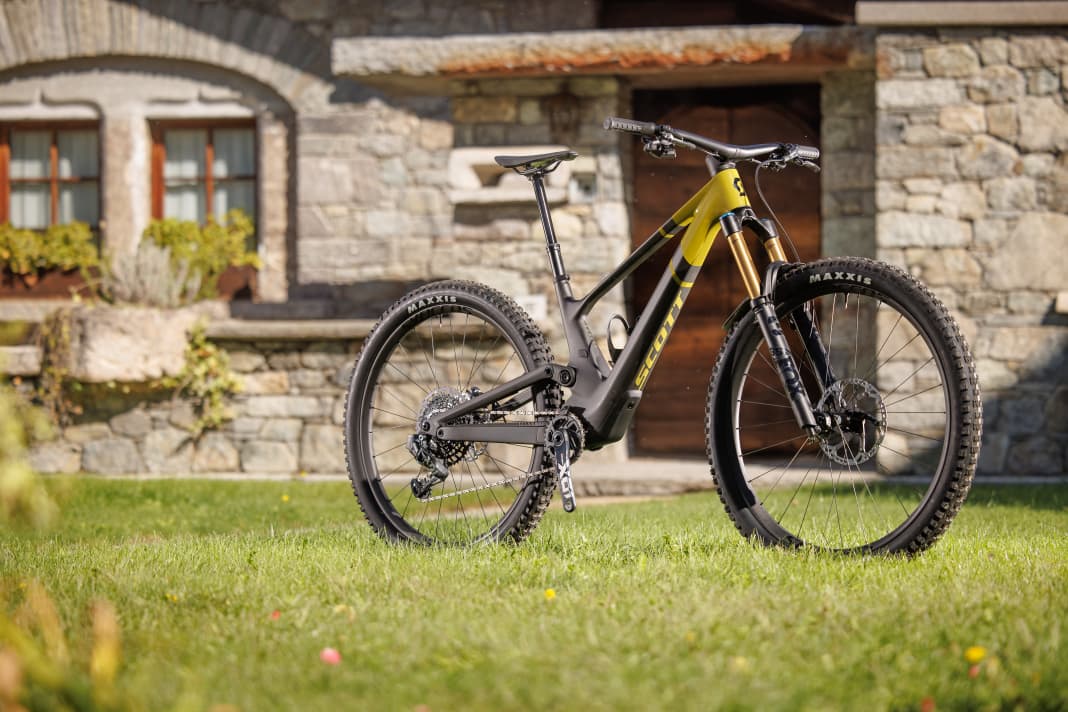 Hot on the descents: Scott has optimised the Genius ST models especially for fast descents. The picture shows the 10,999 euro Scott Genius ST 900 Tuned.