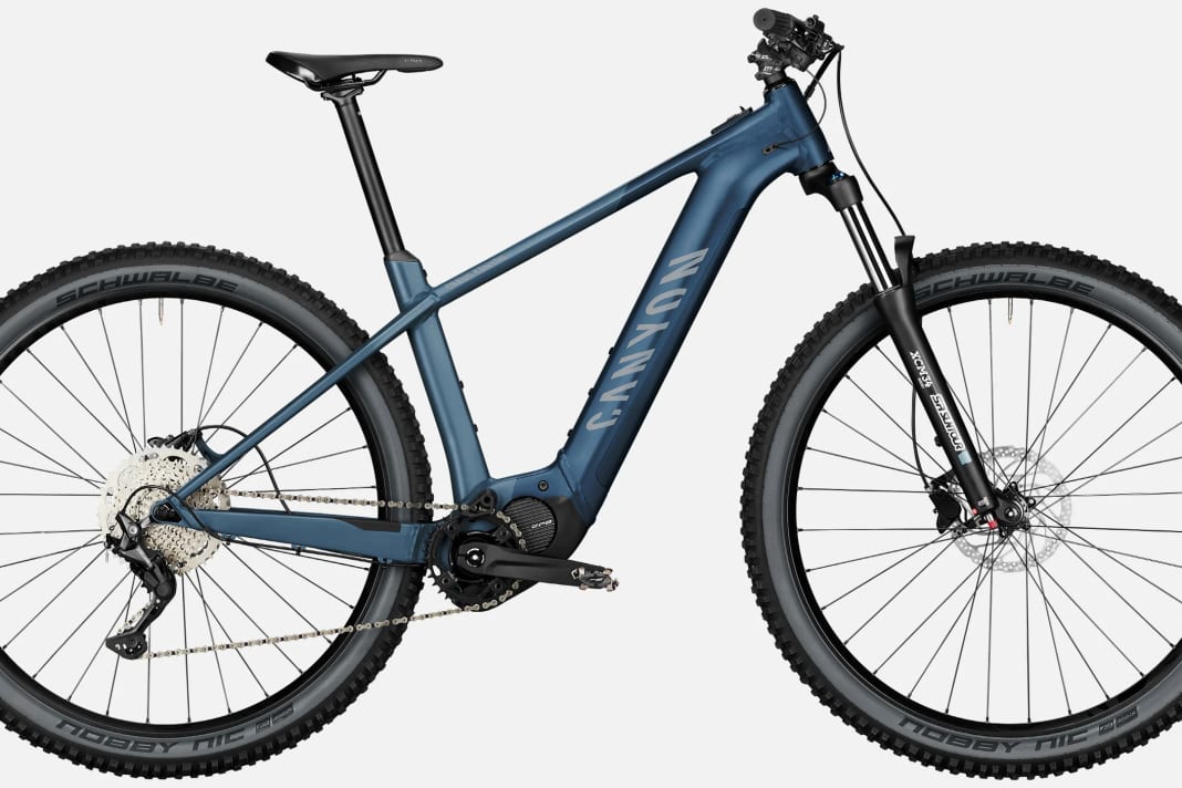 Canyon's E-MTB fun currently starts at 2399 euros. The former list price of the Grand Canyon:On 7.0 was 600 euros higher. The entry-level model also features Shimano's EP8 drive with a 630 Wh battery.
