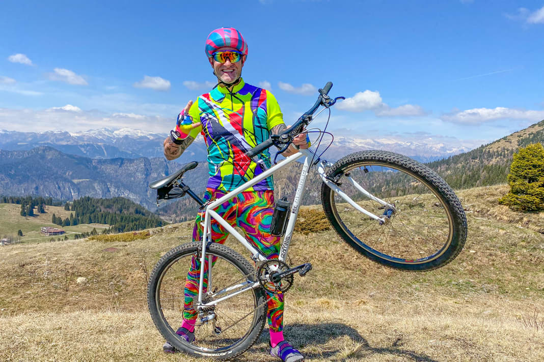 Kunterbuntes Lycra, Bikes ohne Federung: Als Mountainbiker der Anfangsjahre musste man hart im Nehmen sein. Geil war’s trotzdem.