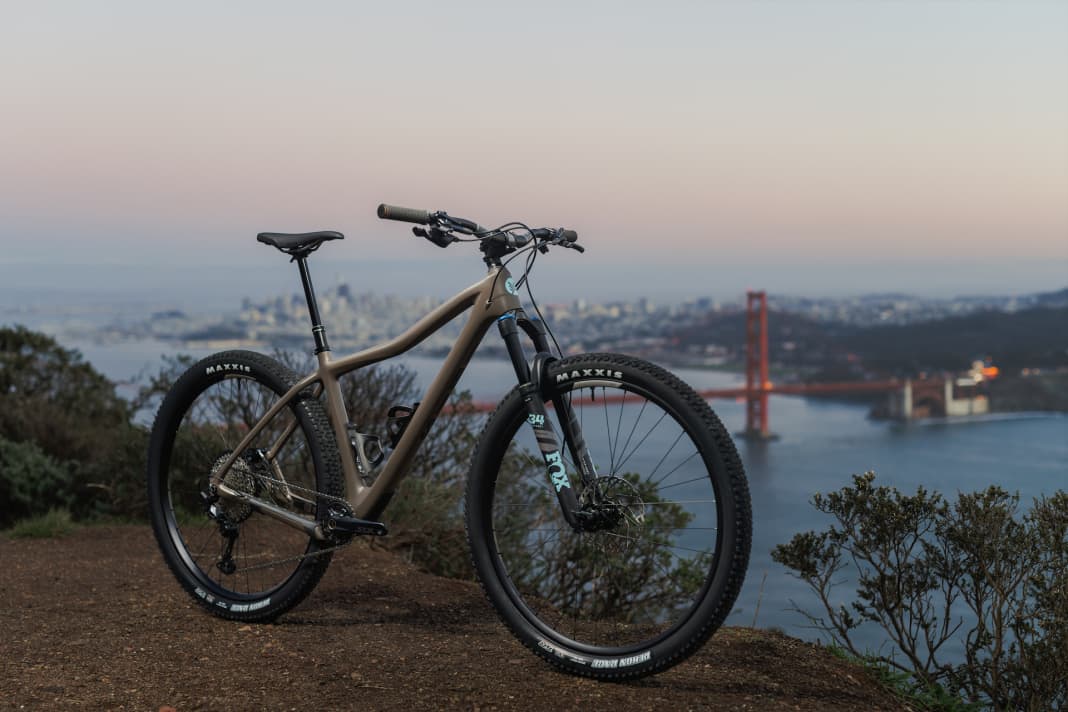 For the top model, Ibis relies on a Fox Float 34 Performance and a complete Shimano SLX groupset.