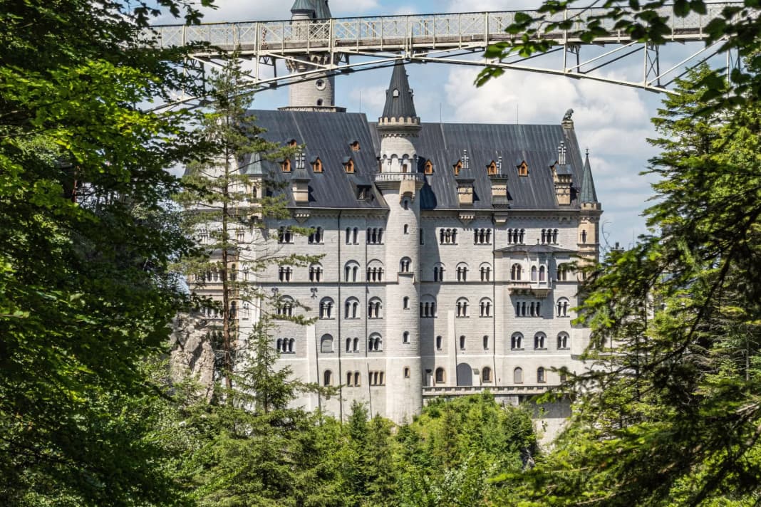 So kennt die Welt Bayern: Schloss Neuschwanstein,  unvollendetes Märchenschloss von König Ludwig II.