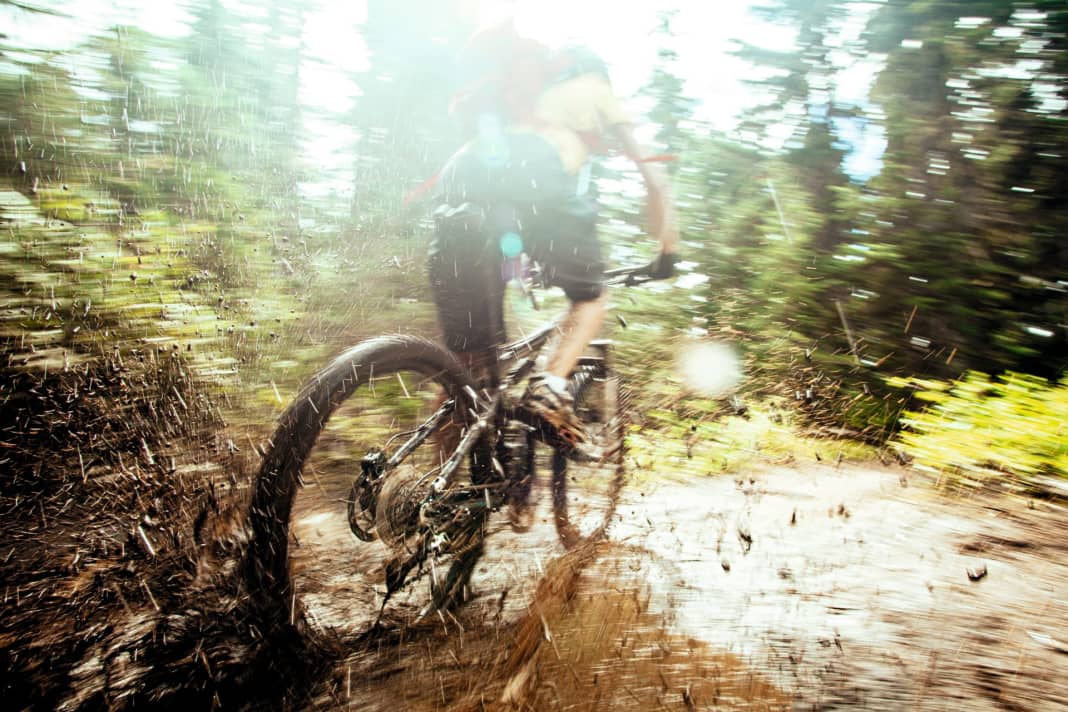 Kette, Ritzel und Kettenblätter sind Verschleißteile, die beim Biken extrem gefordert werden. Ihr Austausch kann bei Zwölffach-Getrieben richtig teuer werden. Wir wollten daher wissen: Wie standfest sind die Antriebe? Die Antworten liefert unser Labortest mit den sieben beliebtesten 1x12-Schaltgruppen.
