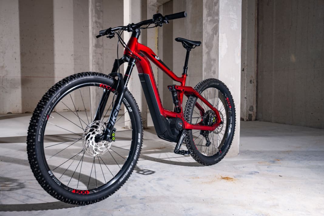 For 5499 euros, the top model from Haibike's Fullnine family is a top-class touring bike.