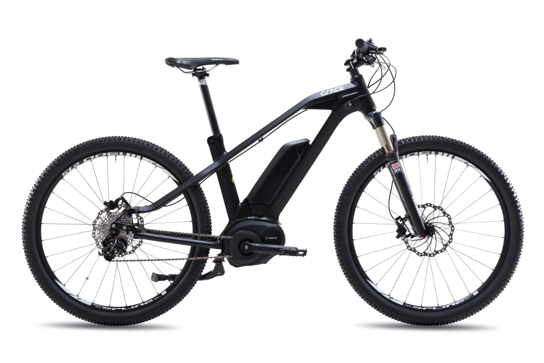 Grace MX2: Even though the look of the E-MTB hardtail screams high-end equipment, Grace has opted for the "solid" equipment variant. The stated 22 kilograms are stopped by Magura MT4 brakes. The SRAM X9 rear derailleur is used, while the Rock Shox Sektor Gold 650B RL fork provides the front suspension. The price of the design bulldozer is 3499 euros.