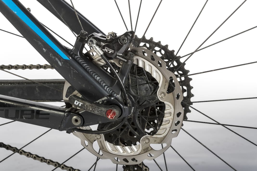 Die Shimano XT-Bremse am Stereo Hybrid 140…