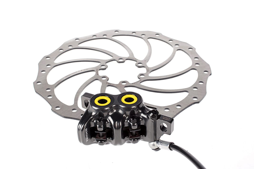 Magura MT7: The laboratory confirms our practical experience. The four-piston brake from Swabia is a real anchor. New: Each piston has an individual pad and should therefore press with even more force on the disc. Surprise: The braking miracle is even 50 grams lighter than the US competition.