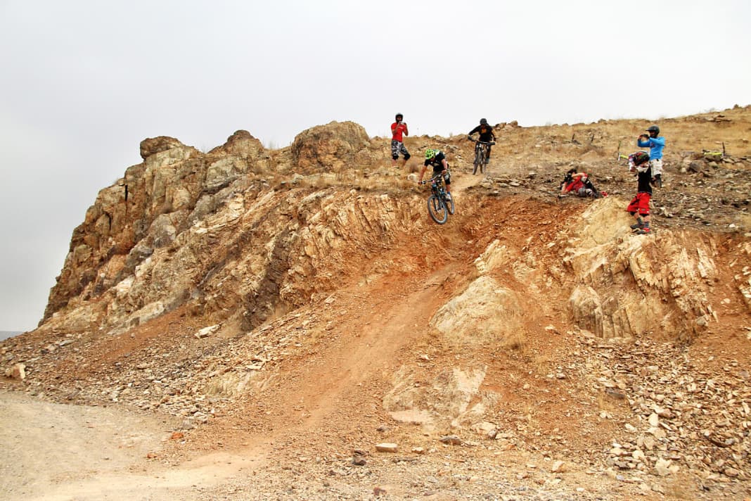 A question of honour: Hossein Zanjanian is the best downhiller in Iran. That's why he doesn't miss the opportunity to be the first to jump the rock drop at his home spot.