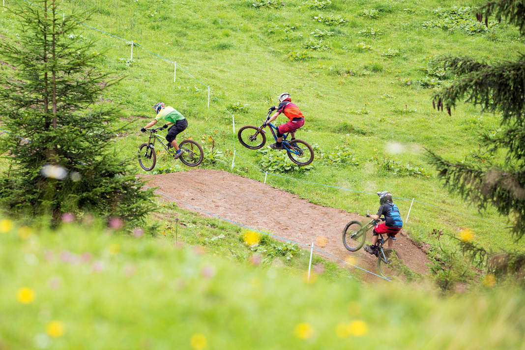 1. Table-Jumps - am besten als Step-up gebaut - lassen sich auch von Einsteigern gefahrlos springen. Wichtig: die Dimensionen müssen stimmen (hier im Brandnertal).