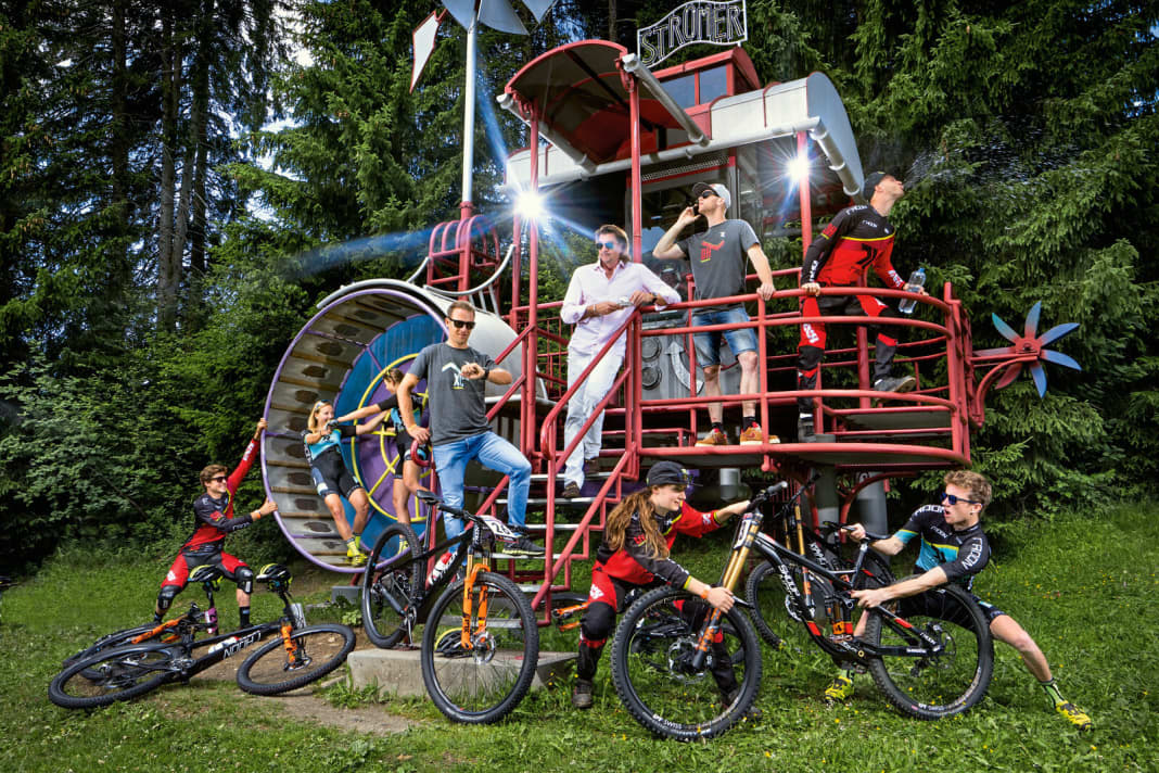 Weltmeister, so weit das Auge reicht: Faustin Figaret (FRA,DH), Kathrin Stirnemann (SUI,CC, Weltmeisterin Eliminator), Alexandra Keller (SUI,CC, Weltmeisterin Juniorinnen-Cross-Country), Ralph Näf (SUI, CC-Teamchef, Weltmeister Eliminator, Team Relay und Marathon), Chris Stahl (GER, Firmeneigner Radon, H&S Bike-Discount), Joost Wichmann (NED, DH, Weltmeister 4X), Manon Carpenter (GBR, DH, Weltmeisterin Downhill), Johannes Fischbach (GER, DH, Weltmeister City Downhill), Mathias Flückiger (SUI, CC, Weltmeister U23 Cross Country).