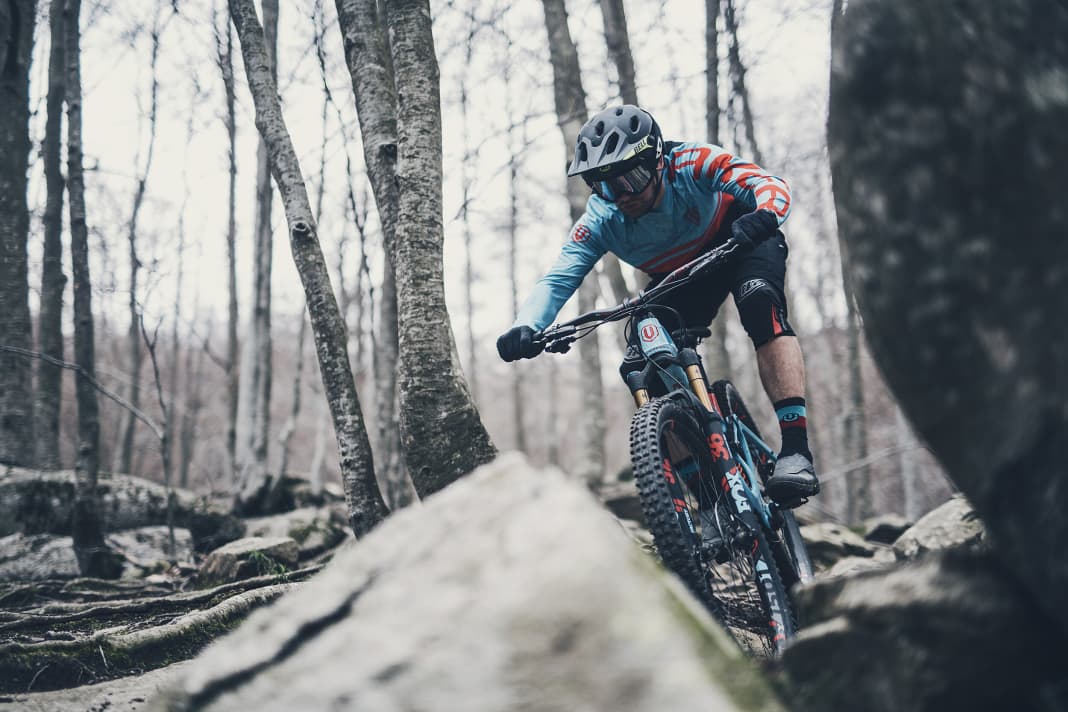 Always full throttle. The Mondraker Foxy should now be able to compete with the Dune downhill, but should remain lighter and easier to pedal.