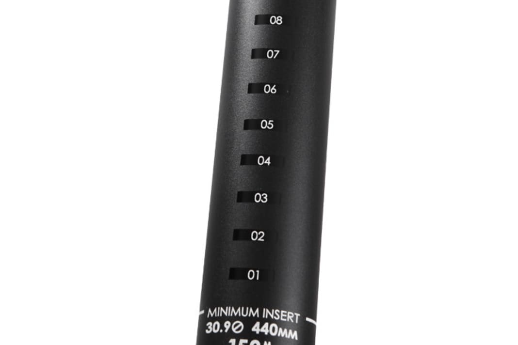 The cover of the Tellis is anodised and comes with a laser-cut extension height.