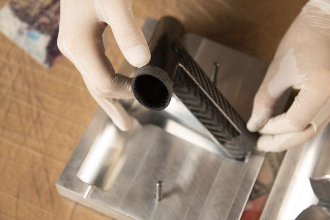 Oval cross-section of the seat tube. Other seatposts can no longer be fitted, but we wouldn't know why. At least in initial tests, BMC's in-house solution has proven itself.
