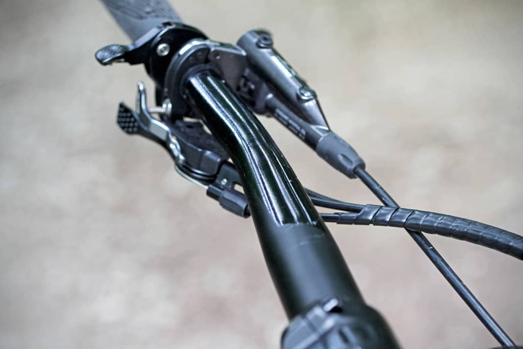 Scott: If you have it on the handlebars, you use it: thanks to the Twinloc lever, the suspension can be adapted to any terrain in three ways.