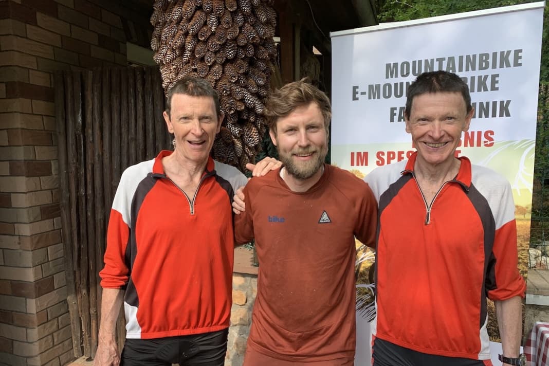 Wollten nach 80 Kilometern noch über eine kleine Extra-Schleife nach Hause radeln: Helmut und Sigurd. Mir hat's gereicht...